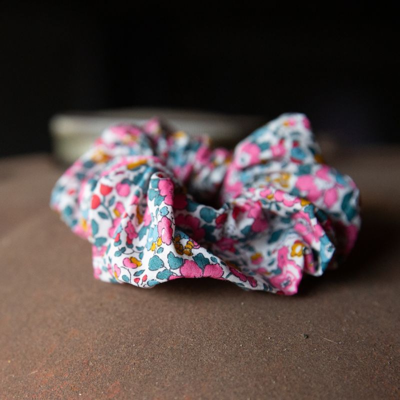 Honestly Frank - pink hair scrunchie