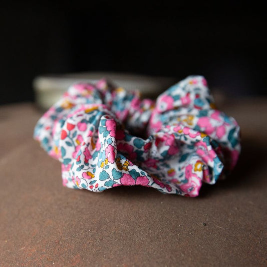 Honestly Frank - pink hair scrunchie